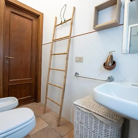 Διαμέρισμα 231c- Casa Sant'ambrogio Vista Mare, 2 Chilometri Dal Centro Di E Dal Mare